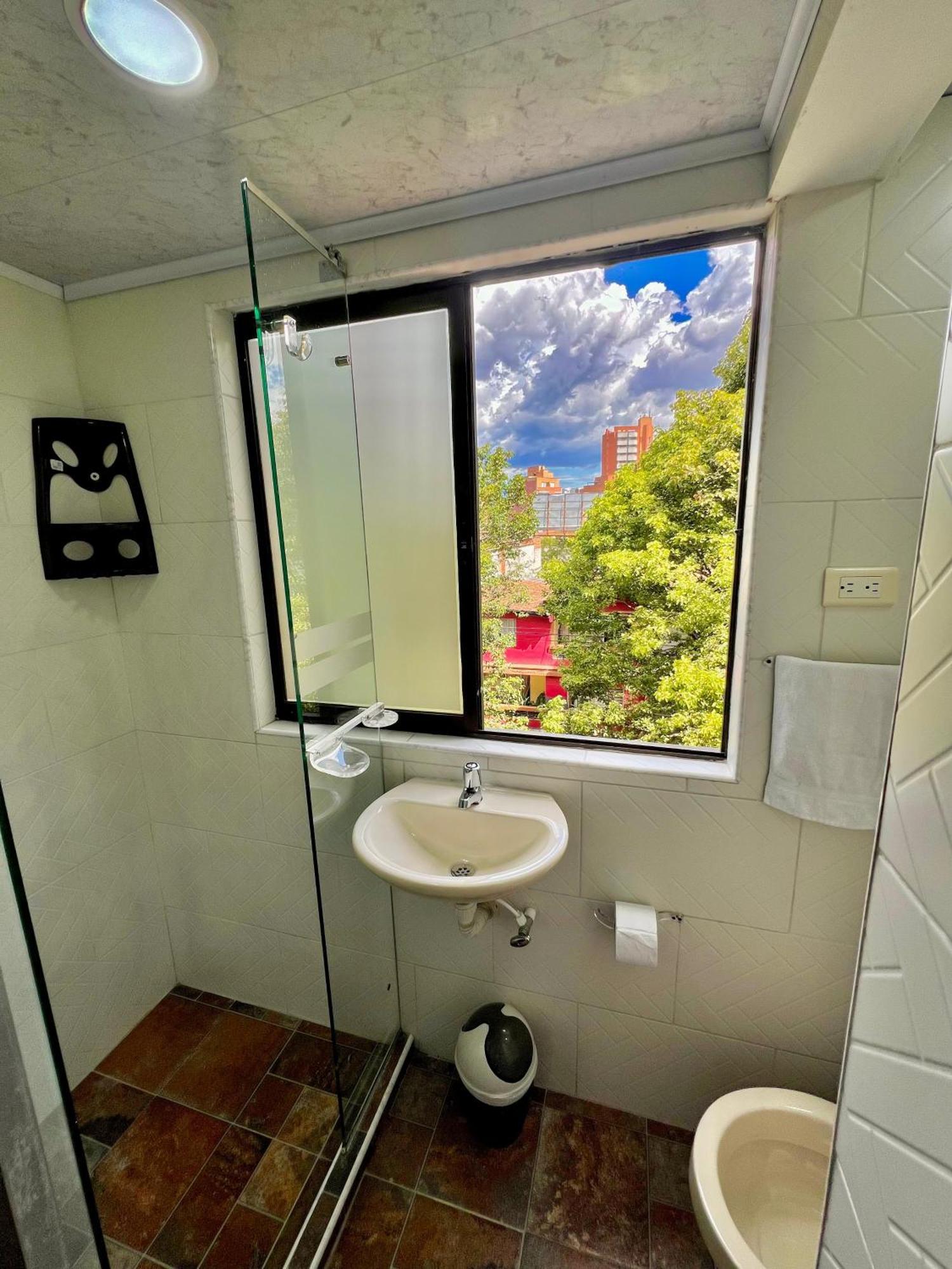 Hotel Torre Primavera Μεντεγίν Εξωτερικό φωτογραφία